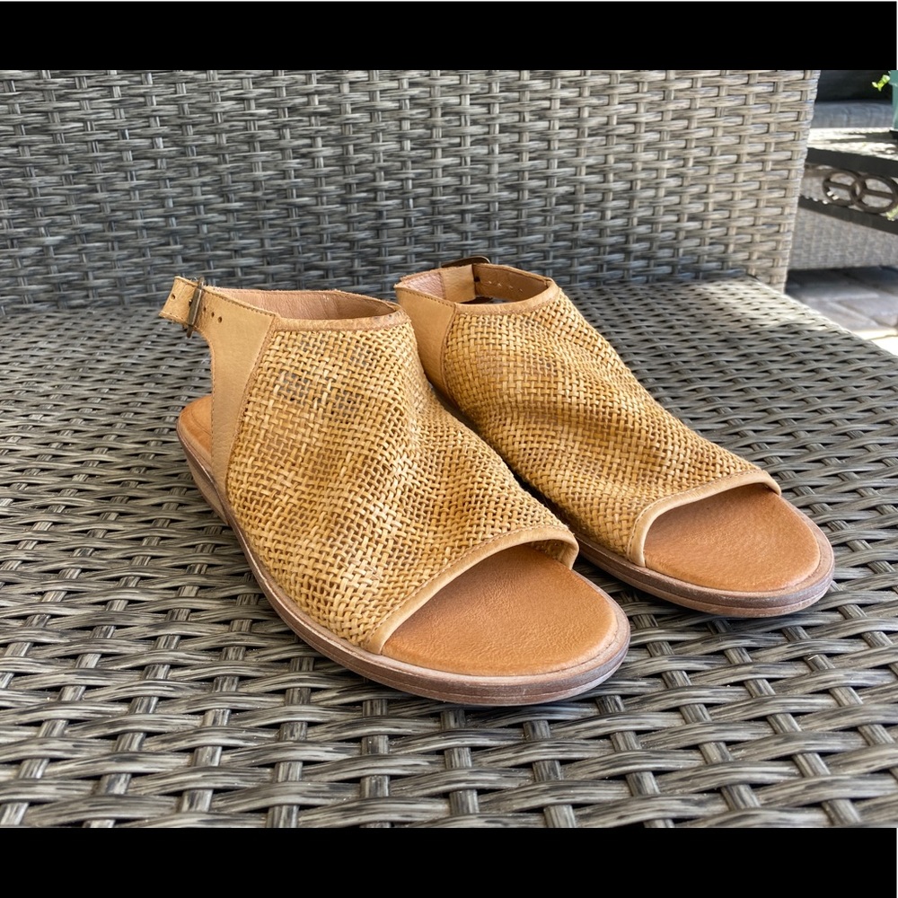 Veracruz Sandals in Size 8.5 Beige